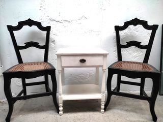 Antiguedad 2 sillas + mesita