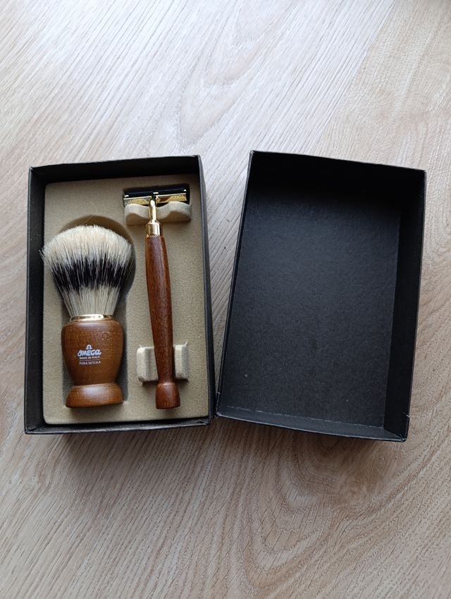 MAQUINILLA DE AFEITAR+BROCHA+ESTUCHE