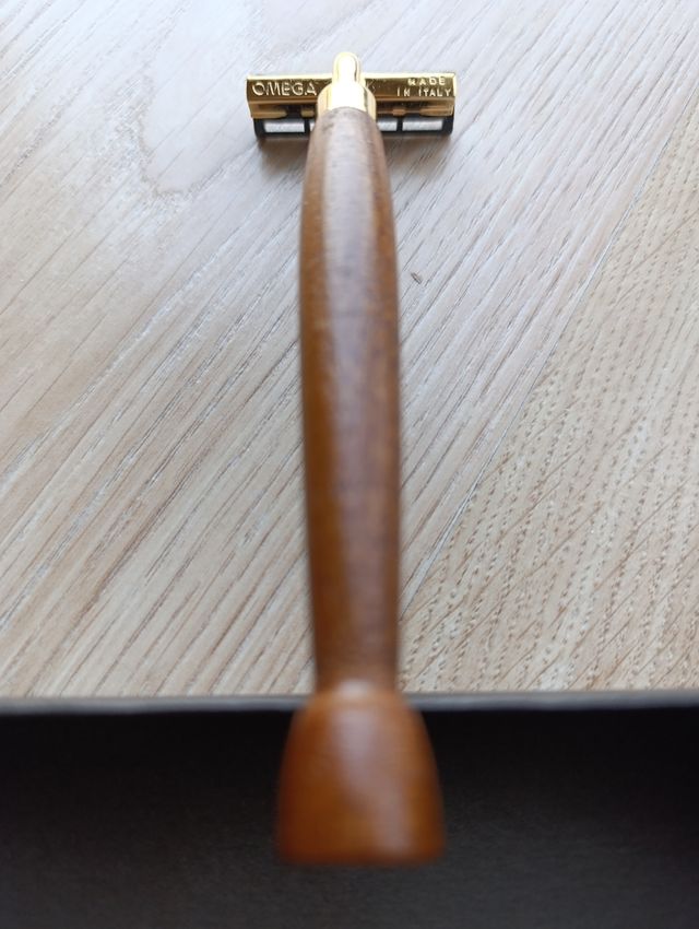 MAQUINILLA DE AFEITAR+BROCHA+ESTUCHE