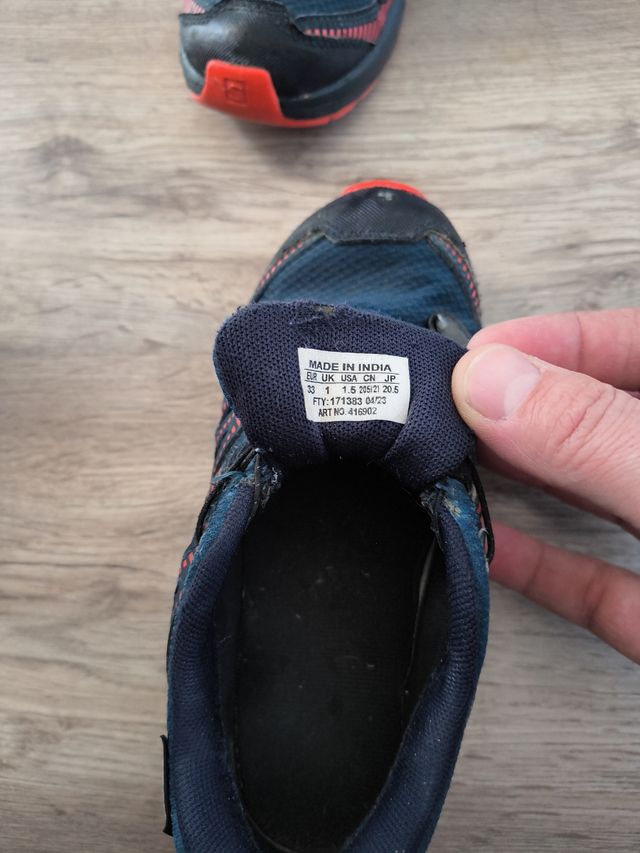 Dos pares de zapatillas Salomon niño