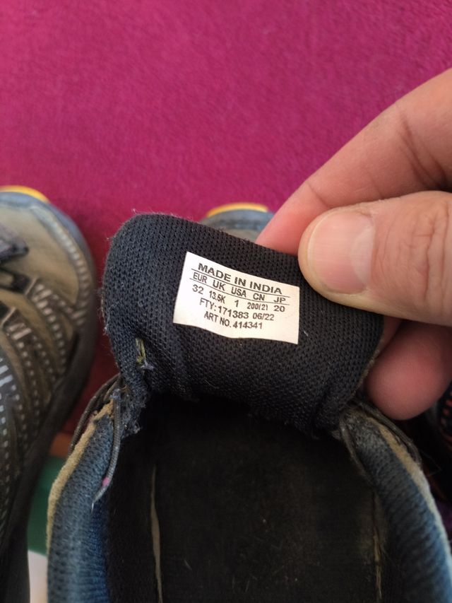 Dos pares de zapatillas Salomon niño