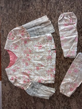 Traje de fallera niña.