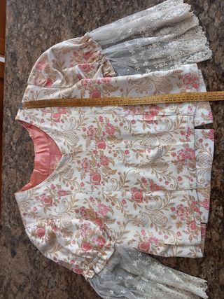 Traje de fallera niña.