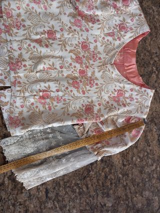 Traje de fallera niña.