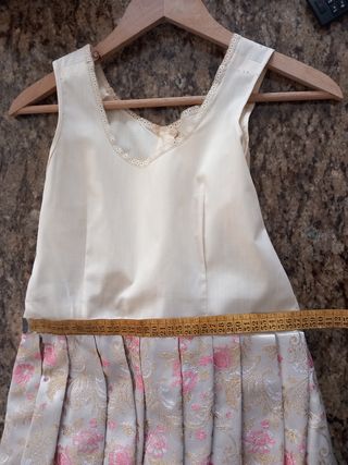 Traje de fallera niña.