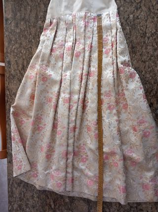 Traje de fallera niña.