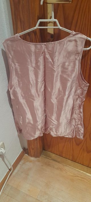 Blusa satinada sin mangas