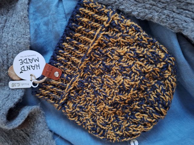 Berretto 100% lana fatto a mano