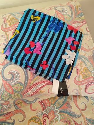 Pañuelos grande Zara, con etiqueta