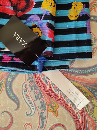 Pañuelos grande Zara, con etiqueta