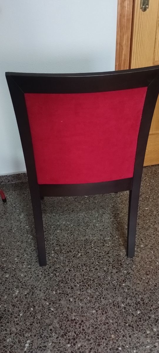 Lote dos sillas de madera oscura