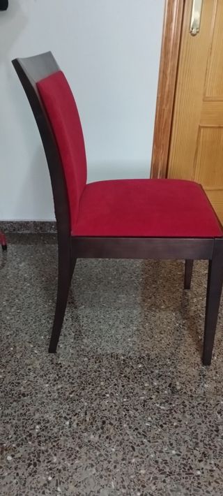 Lote dos sillas de madera oscura