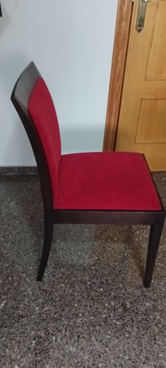 Lote dos sillas de madera oscura