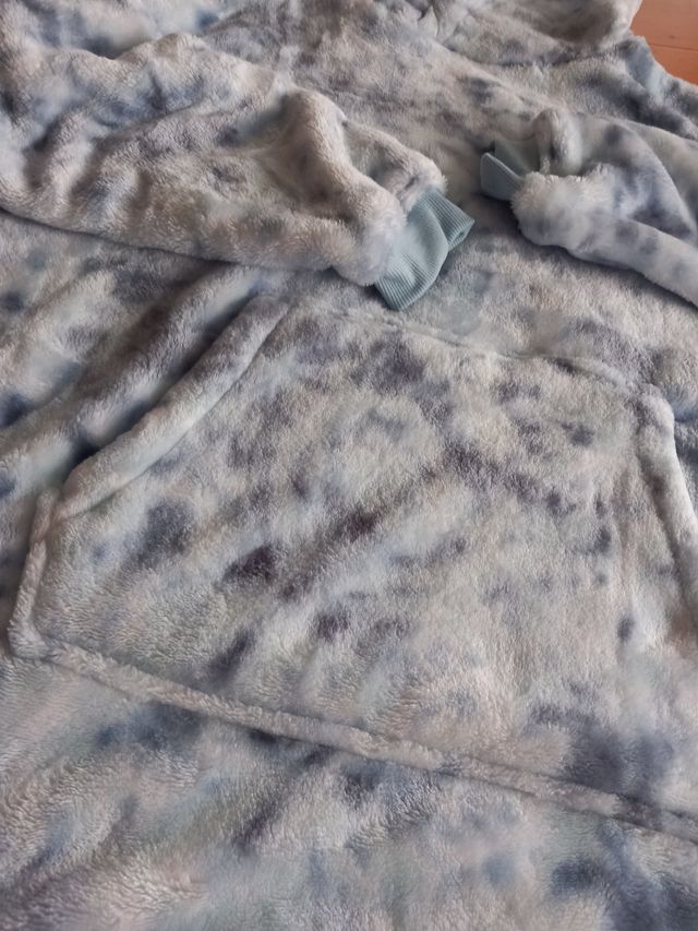 Bata-sudadera con capucha