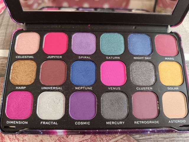 Paleta de sombras REVOLUTION