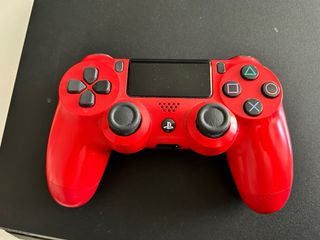 Ps4 con mando y juegos