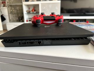 Ps4 con mando y juegos