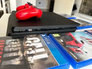 Ps4 con mando y juegos
