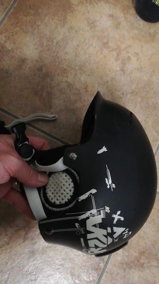 Casco en color negro para esquiar marca K2 talla S