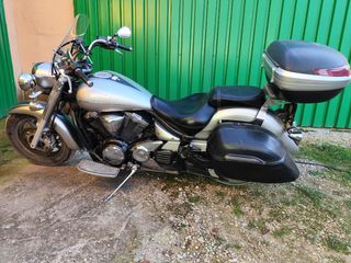 Moto Yamaha 1300 custom carretera