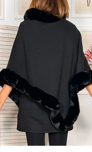 Capa negra de paño 
