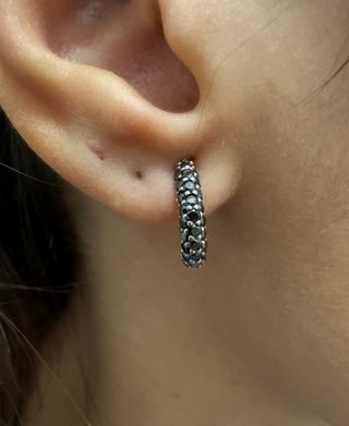 Pendientes de oro de 18 kt con diamantes negros
