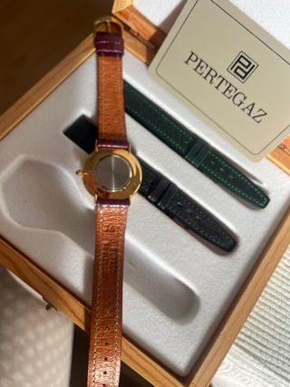 Reloj de. pertegaz correa de piel