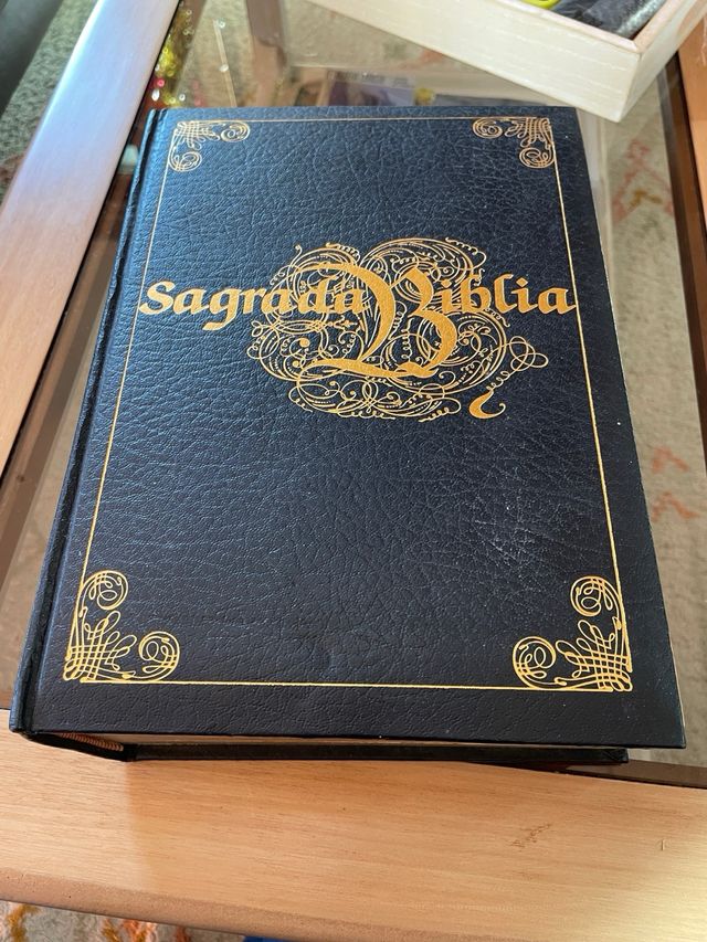 Sagrada Biblia
