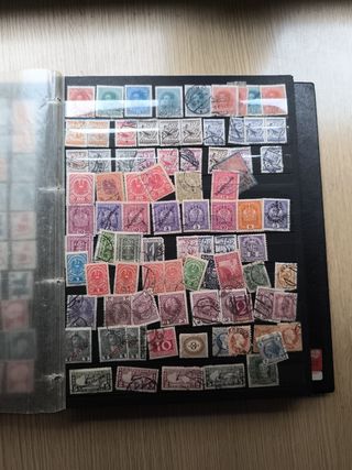 Album de sellos variados.