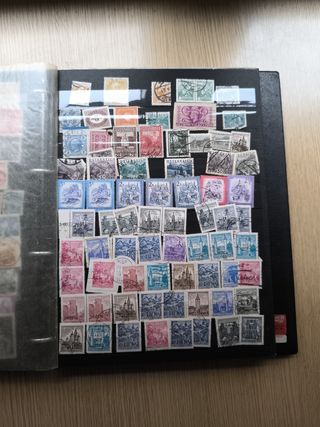 Album de sellos variados.