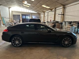 Porsche Panamera 4 2016