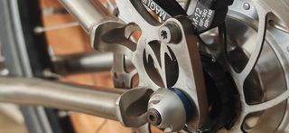 Bicicleta 26" xs titanio/alfine/brooks cambio Brom
