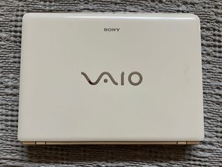 Portatil Sony Vaio VGNCR31S/W