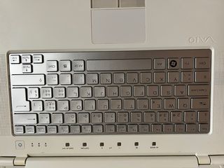 Portatil Sony Vaio VGNCR31S/W