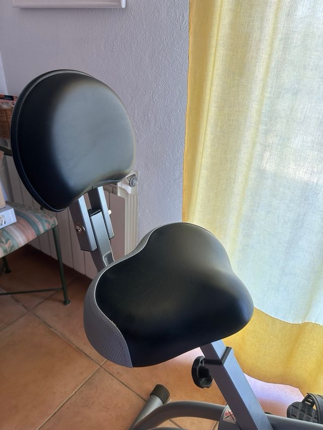 Bicicleta estática con respaldo como nueva