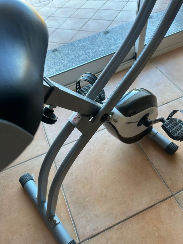 Bicicleta estática con respaldo como nueva