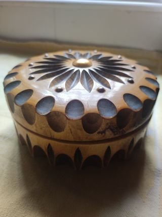 Caja de madera antigua