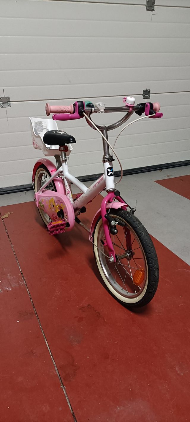 BICICLETA INFANTIL 16" BTWIN. ROSA CON CASCO