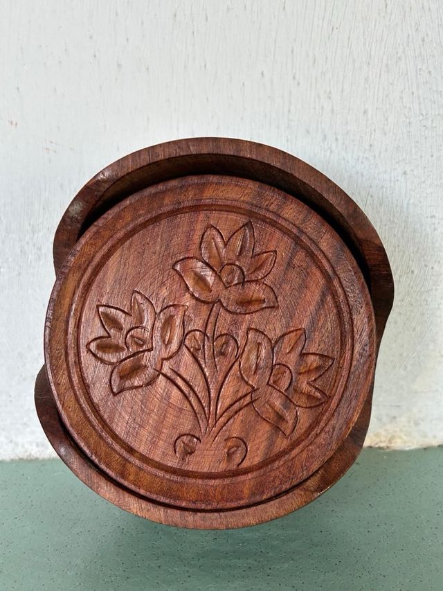 6 sottobicchieri di legno intarsiati a mano