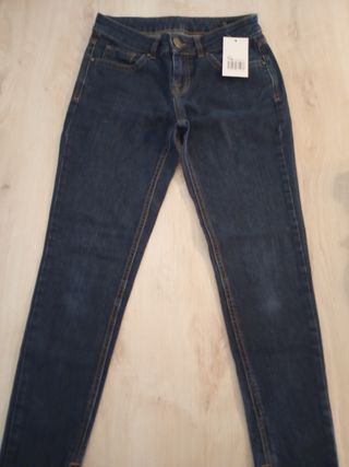 Pantalón pitillo azul oscuro talla 40