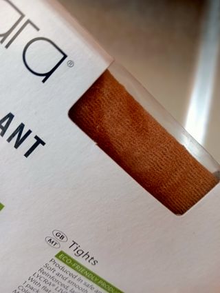 Medias semi-transparentes color caramelo