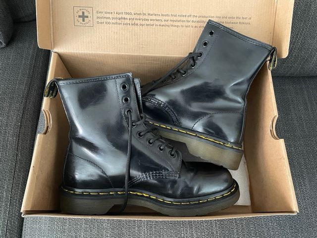 Dr Martens 38