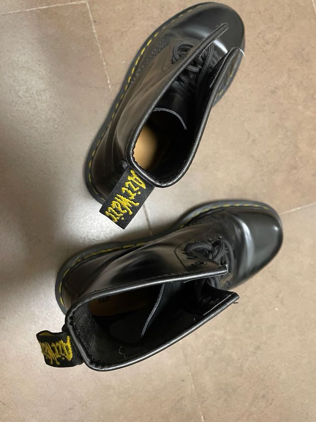 Dr Martens 38