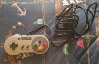 SUPER NES CONTROLLER.