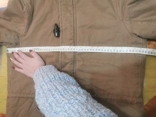 Chaquetón parka marrón con gorro de pelo