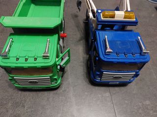 2 Camiones grúa juguete.