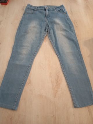 Pantalón pitillo azul 