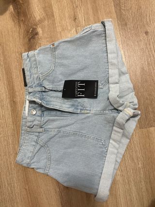pantalon stradivarius con etiqueta