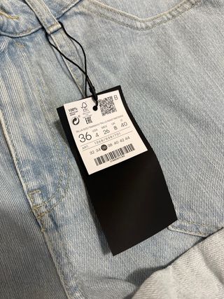 pantalon stradivarius con etiqueta