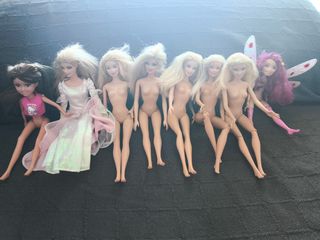 Barbies y varias muñecas